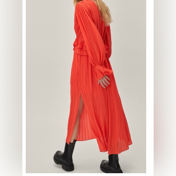 Nasty Gal Red Platted Dress Like New Size 6 - Picture 2 of 3